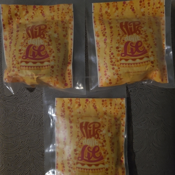 Hips Don't Lie Bath Salts - Picture 2 of 2